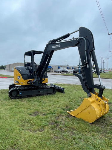 Mini Excavator 11,000 lb with Hydraulic Thumb