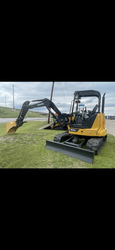 Mini Excavator 11,000 lb with Hydraulic Thumb