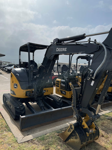 Mini Excavator 8000 lb with Hydraulic Thumb
